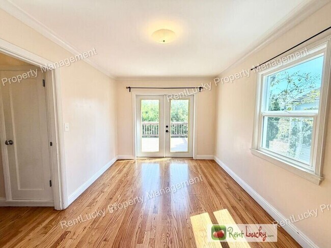 Building Photo - 2130 Montvale Pl W