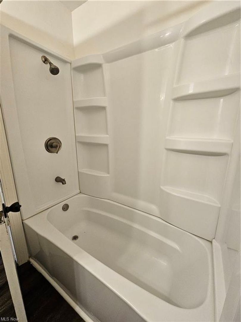 Building Photo - 2bd/1bth Duplex in Kent with detached garage