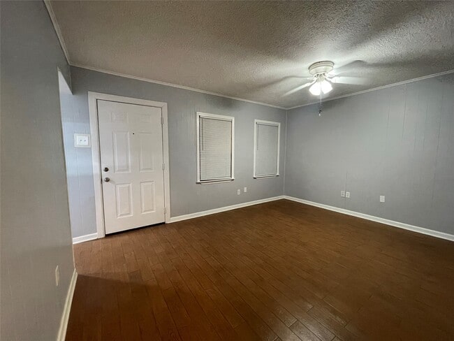 Building Photo - 2619 Oleander Dr