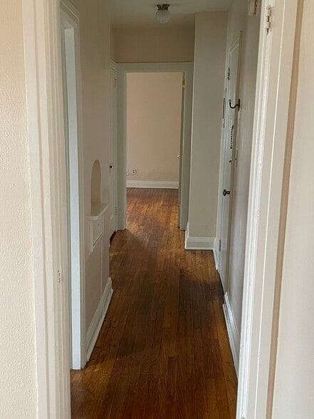Hallway - 542 N Broadway Ave