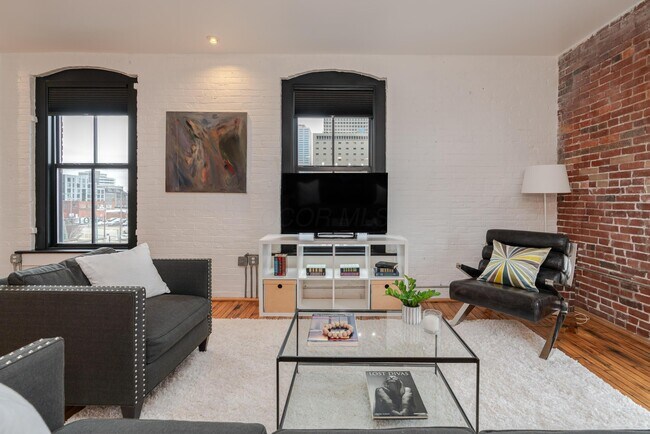 Building Photo - 225 N 4th St