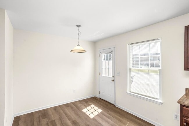 Building Photo - 1330 Benley St