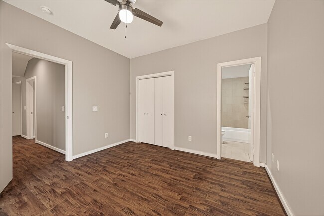 Building Photo - 1112 Columbus St