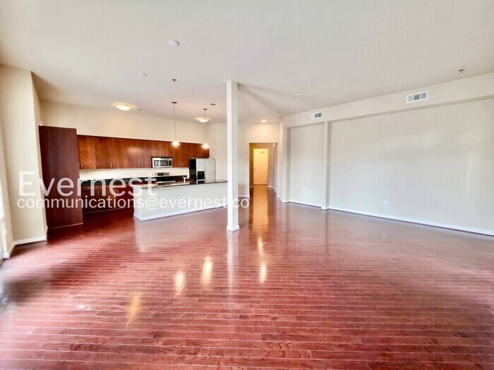 Building Photo - 711 Cosmopolitan Dr NE
