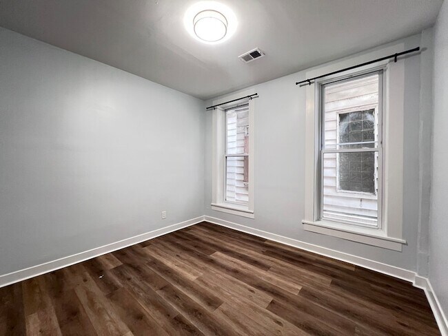 Building Photo - 7026 S Wentworth Ave