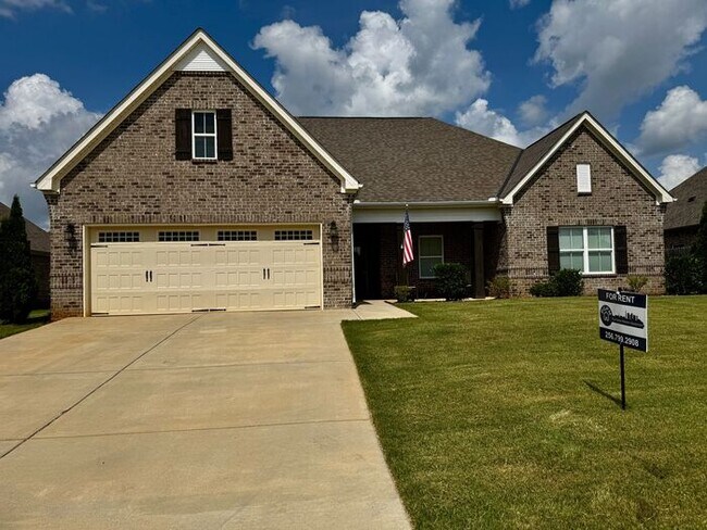 Building Photo - FENCED YARD, PRE-LEASE NOW!