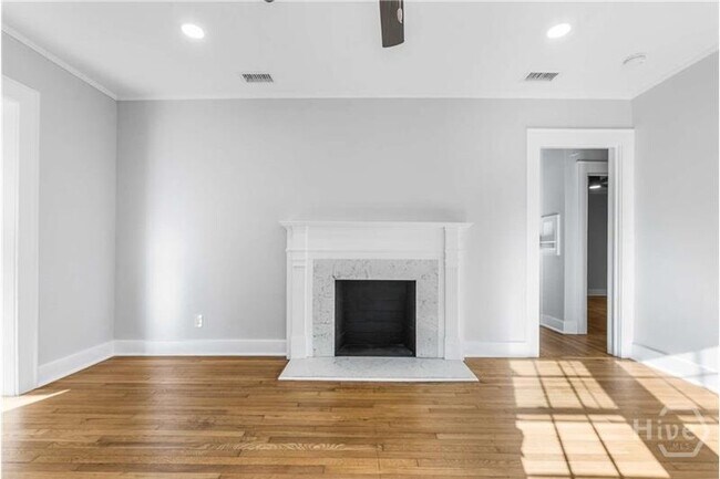 Building Photo - 2140 E 42nd St