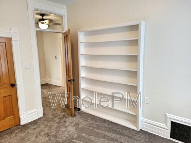 Building Photo - 721 Elati St