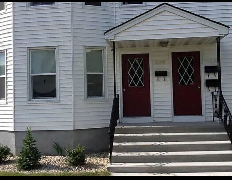 Primary Photo - 230 Pleasant St