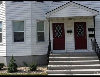 Building Photo - 230 Pleasant St