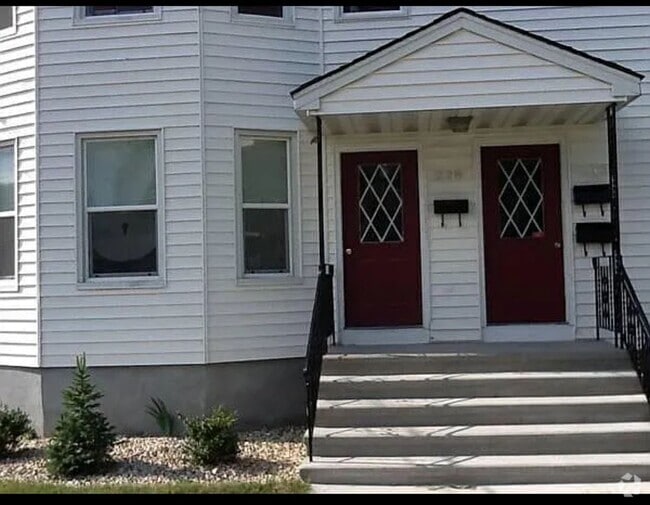Building Photo - 230 Pleasant St