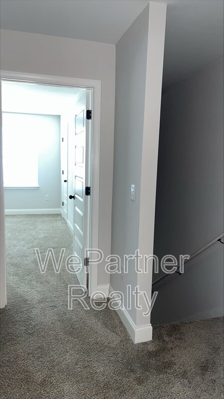 Building Photo - 100 Crest Pointe