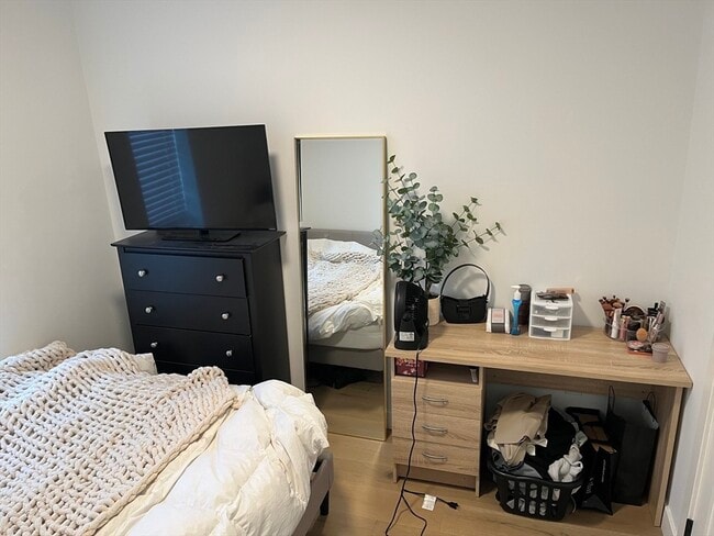 Building Photo - 144 Old Colony Ave