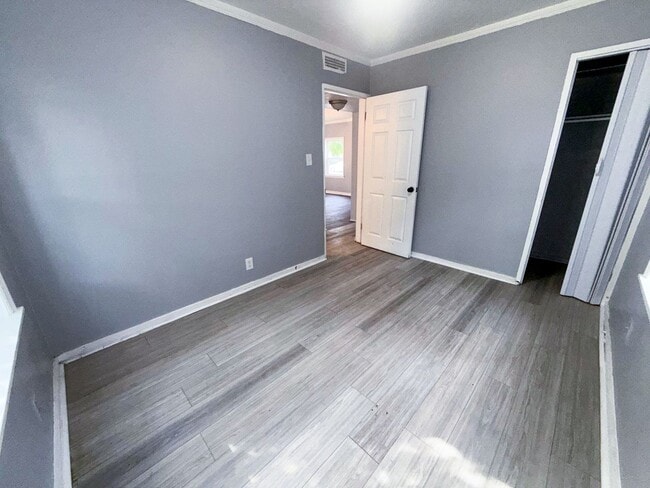 Building Photo - 3 Bed Home in Waverly with Modern Charm, G...