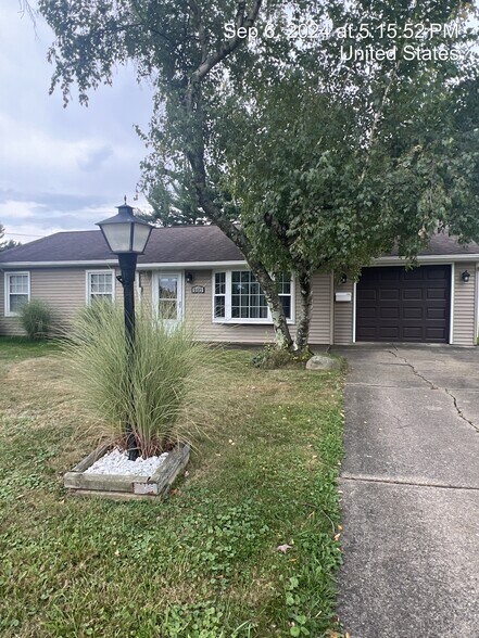 Primary Photo - 5127 W Elmwood Ave