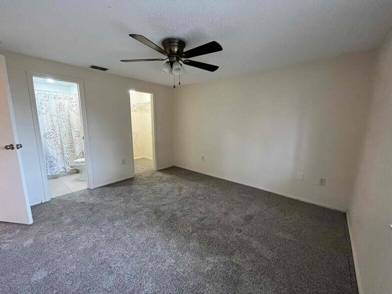 Building Photo - 202 Corkwood Ln
