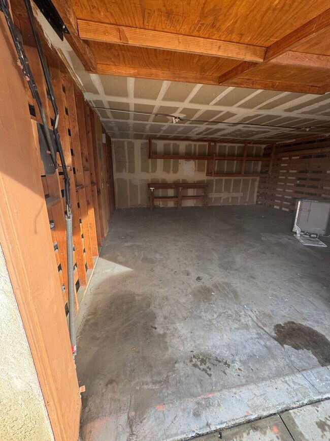 Building Photo - Oleander