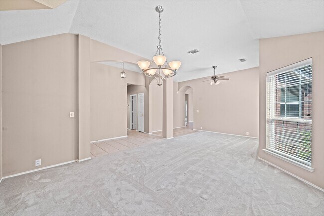 Building Photo - 11843 Leaf Oak Dr