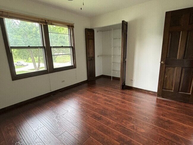 Building Photo - 4080 N Parkside Dr