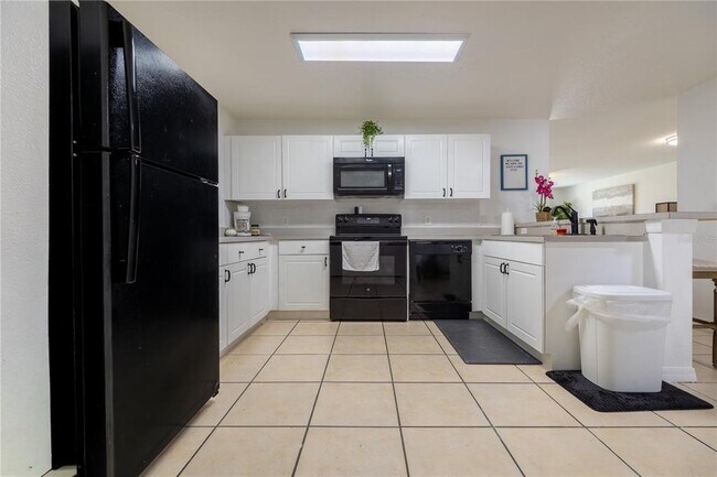 Building Photo - 2860 Club Cortile Cir