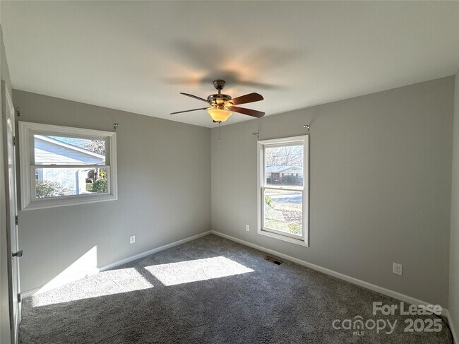 Building Photo - 1601 Starbrook Dr