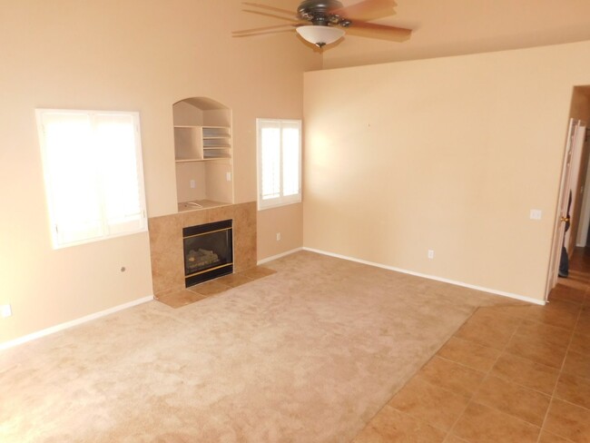 Building Photo - FURNISHED 2 Bed/2 Bath One Car Garage Upst...