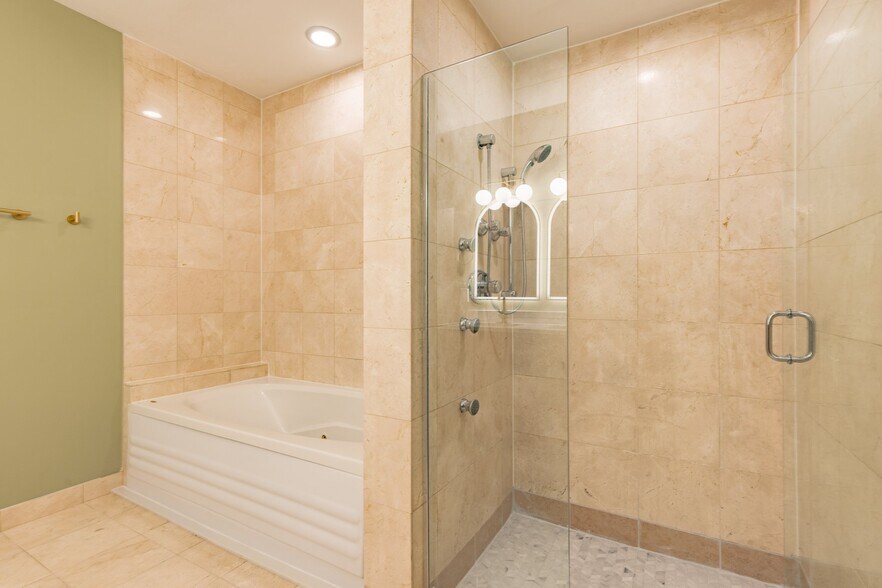 Building Photo - 4458 S Greenwood Ave