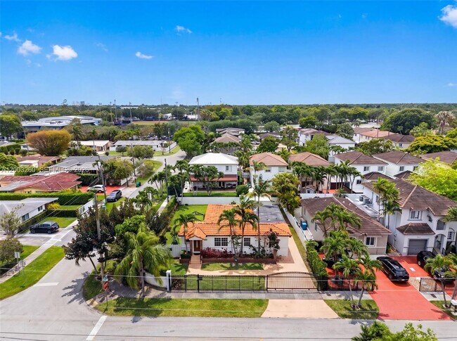 Building Photo - 9000 SW 40th Terrace