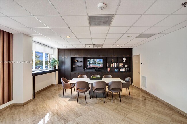 Building Photo - 6422 Collins Ave
