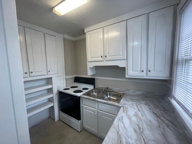 Building Photo - 3 Bed 2 Bath in Anniston