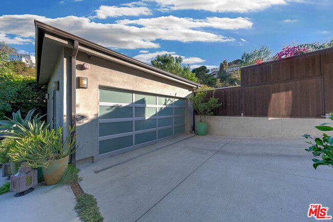 Building Photo - 8573 Appian Way