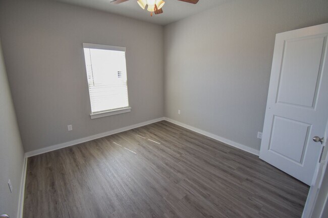 Building Photo - Beautiful 3 Bed 2 Bath Home in Farmington!