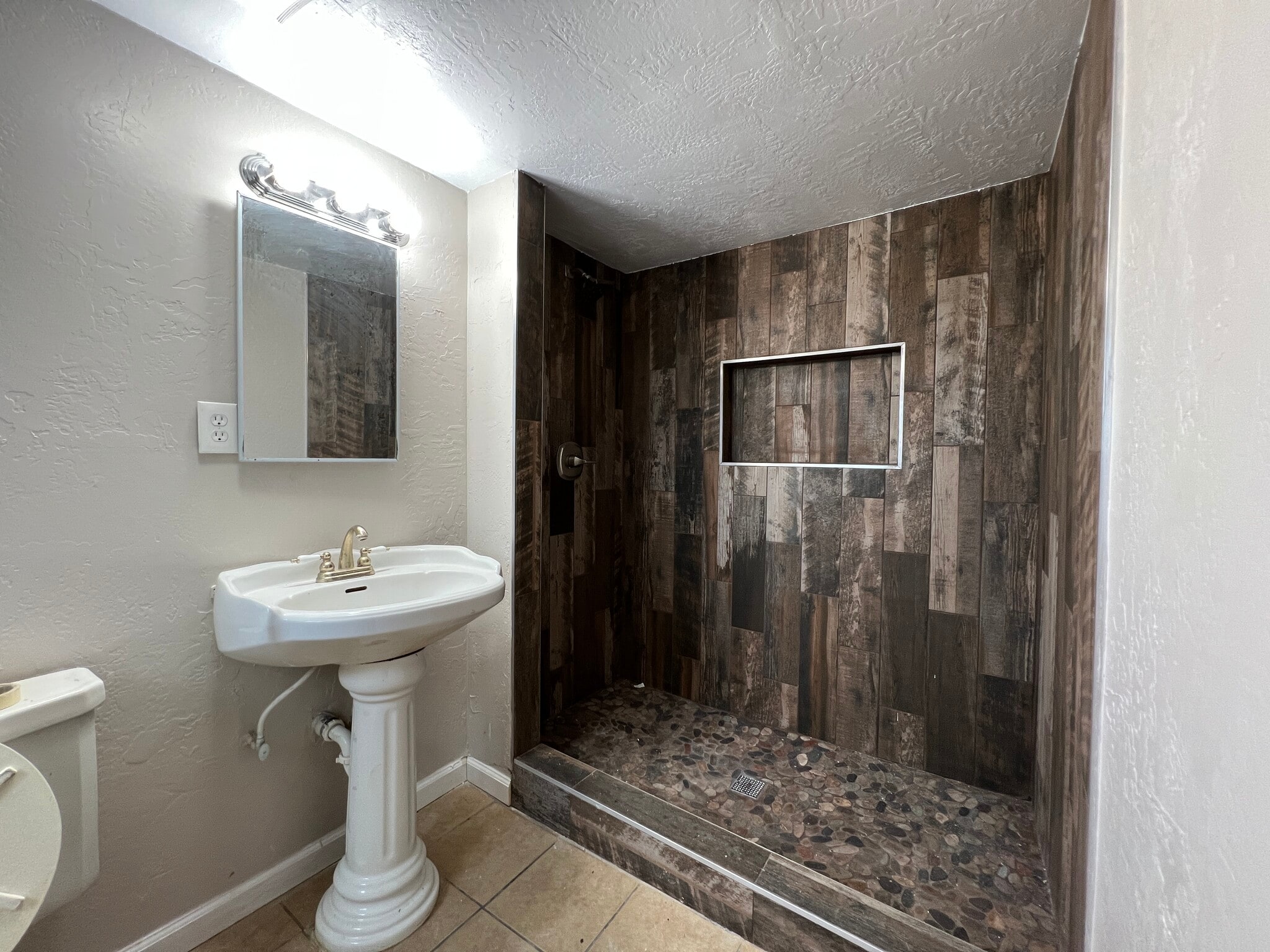 Building Photo - 283 W Pinedale Ave