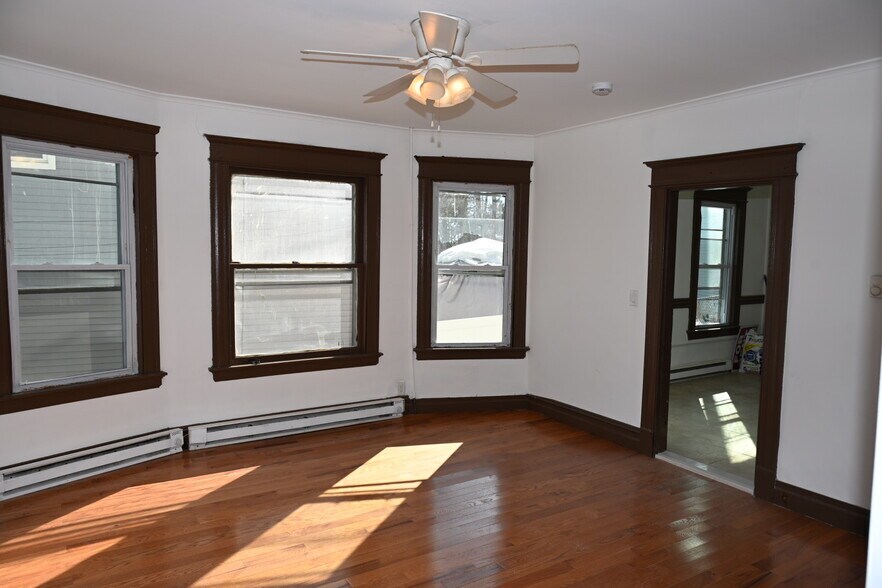 Building Photo - 203 Cooke St