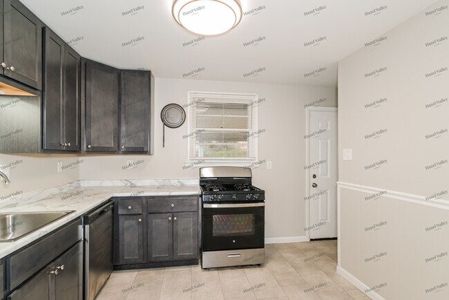 Building Photo - 1014 Renshaw Dr