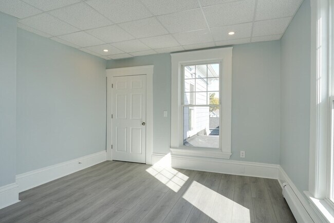 Building Photo - 47 Mechanic St