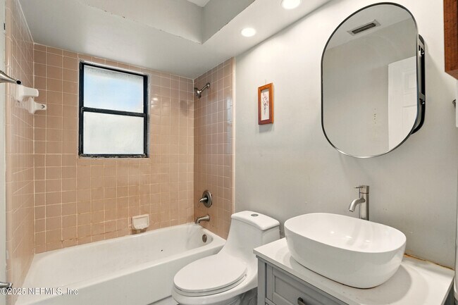 Building Photo - 6343 Alfredo Ct