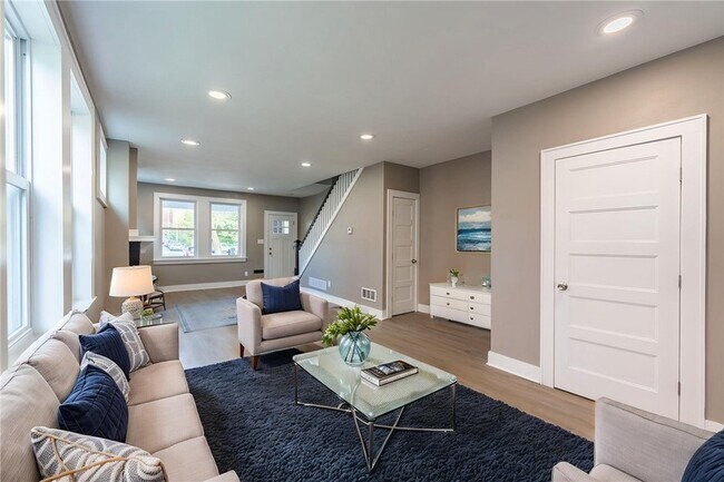 Building Photo - 533 N Euclid Ave