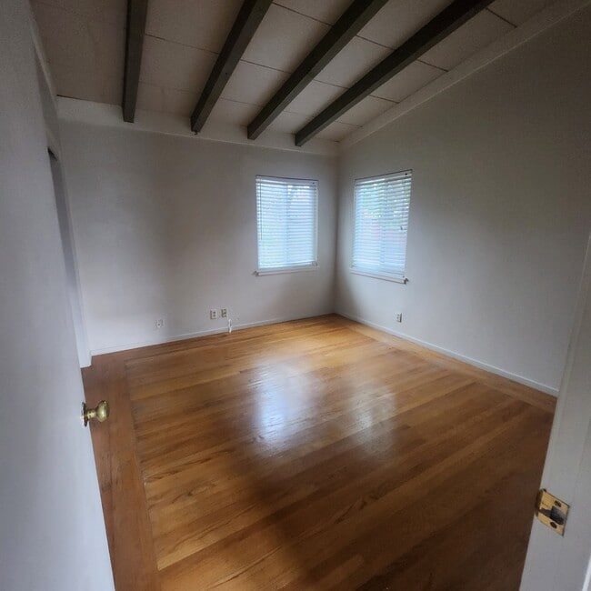 Building Photo - 1924 Diamond Ct