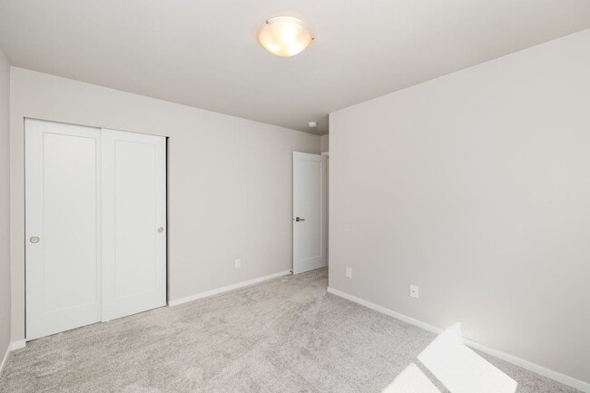 Building Photo - Modern home with 4 bed 2.5 bath available ...