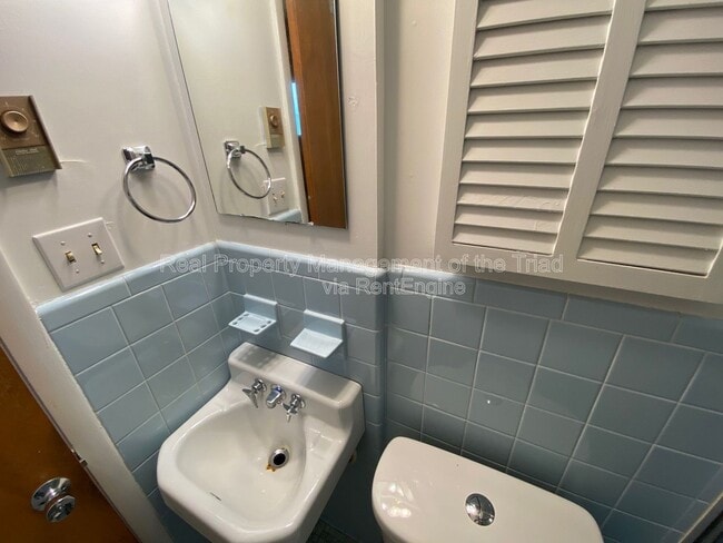 Building Photo - 926 Hilltop Blvd