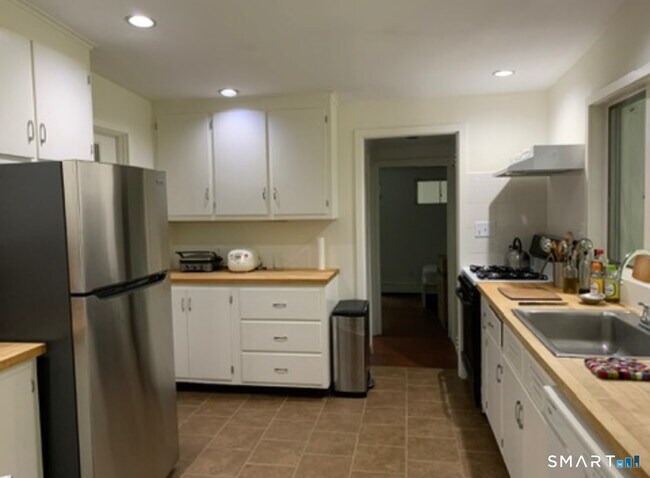 Building Photo - 525 Munger Ln