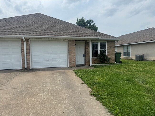 Building Photo - 1302 N 22nd St