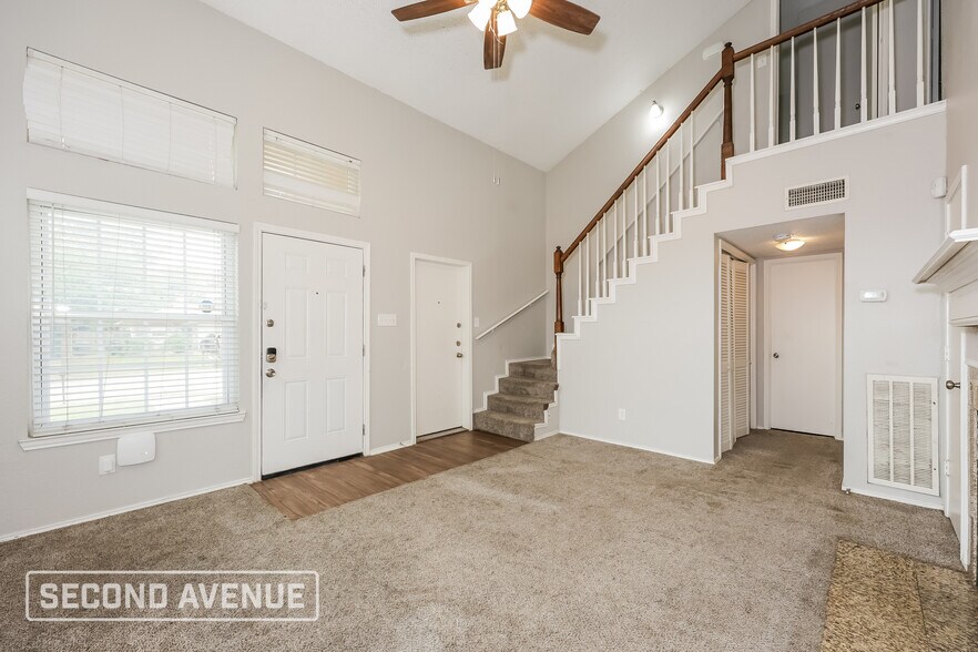 Building Photo - 6738 Silver Sage Dr