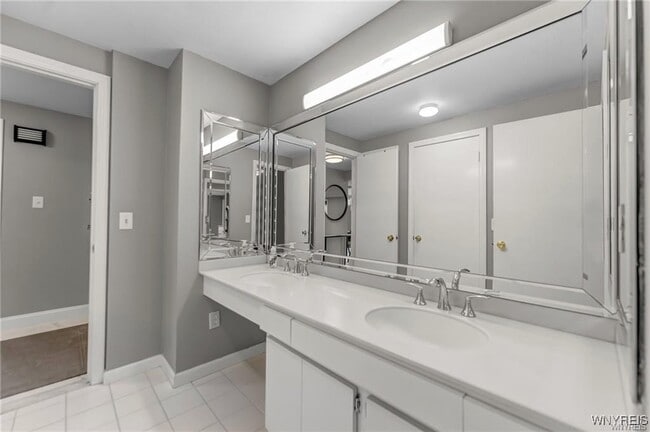 Building Photo - 32 Bernhardt Dr