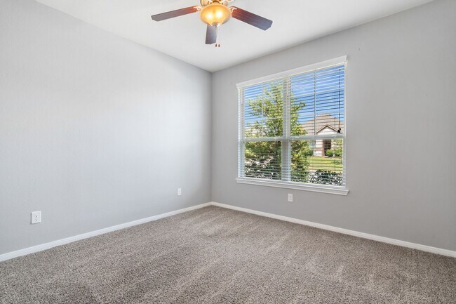 Building Photo - 1527 Holly Chase Ct
