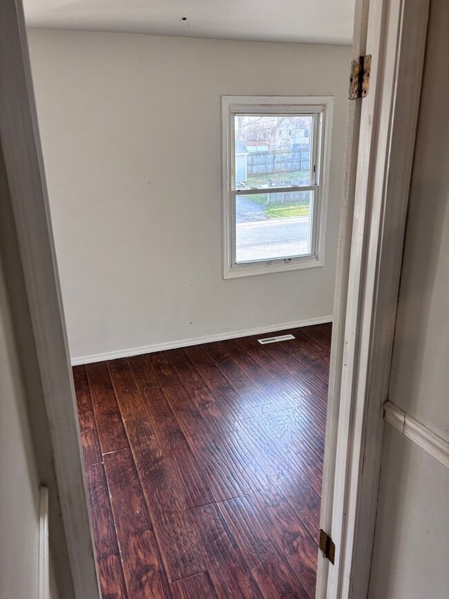 Building Photo - 224 E Heather Terrace