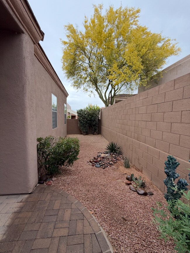Building Photo - Gated community near Sabino Canyon/Tangue Verde