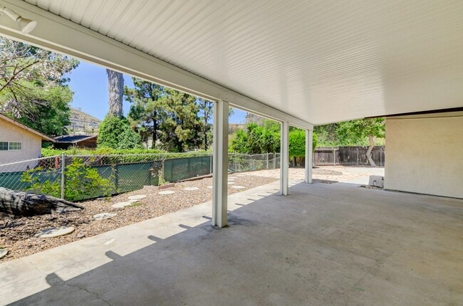 Building Photo - 1531 Sundale Rd