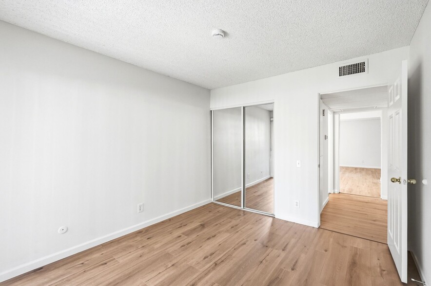 Building Photo - 497 S El Molino Ave